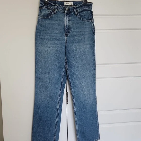 Never been Worn Abercrombie & Fitch Medium Blue Denim Jeans - Picture 1 of 3